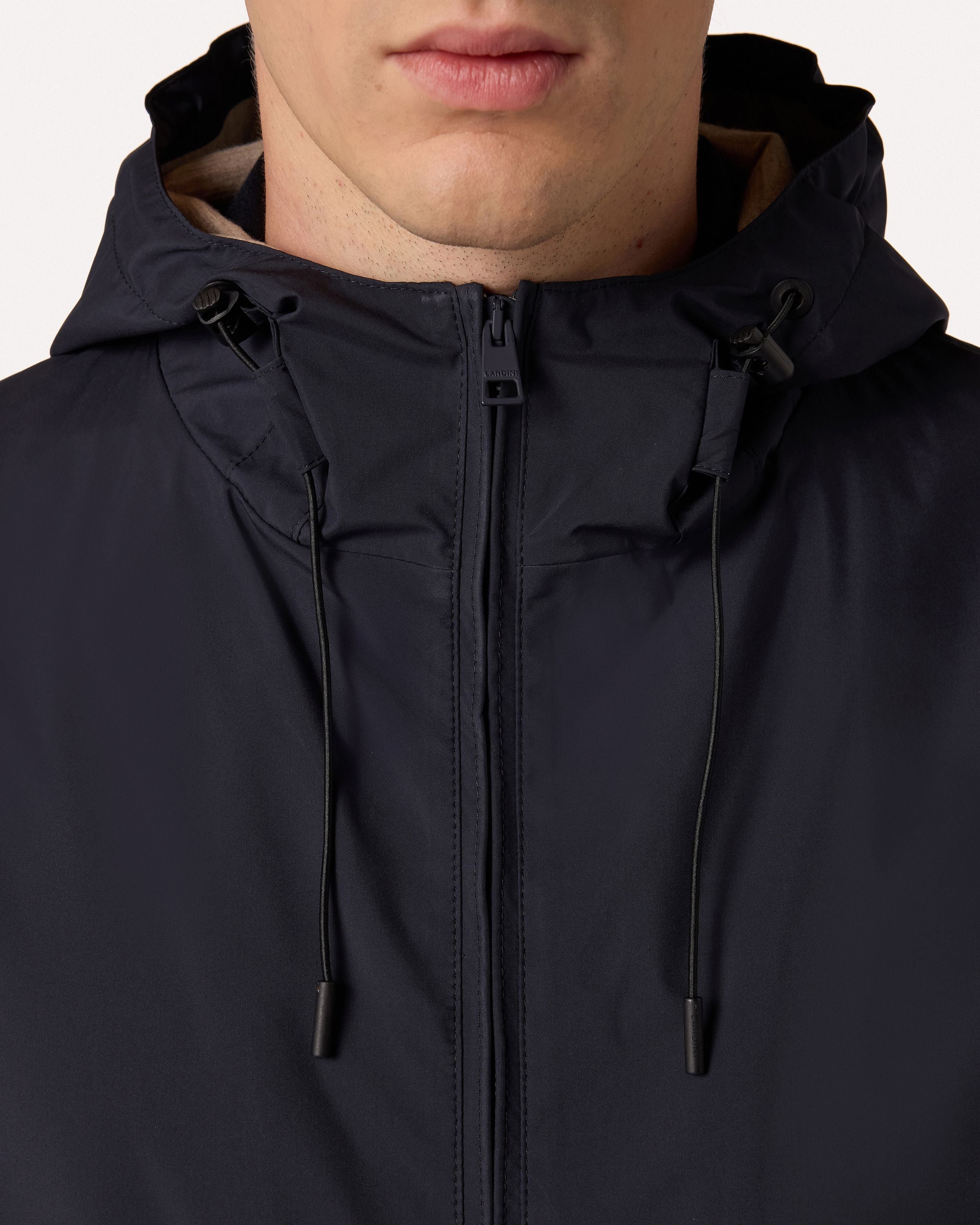 Giubbino blu impermeabile in tessuto tecnico con cappuccio BLUE Lardini 3