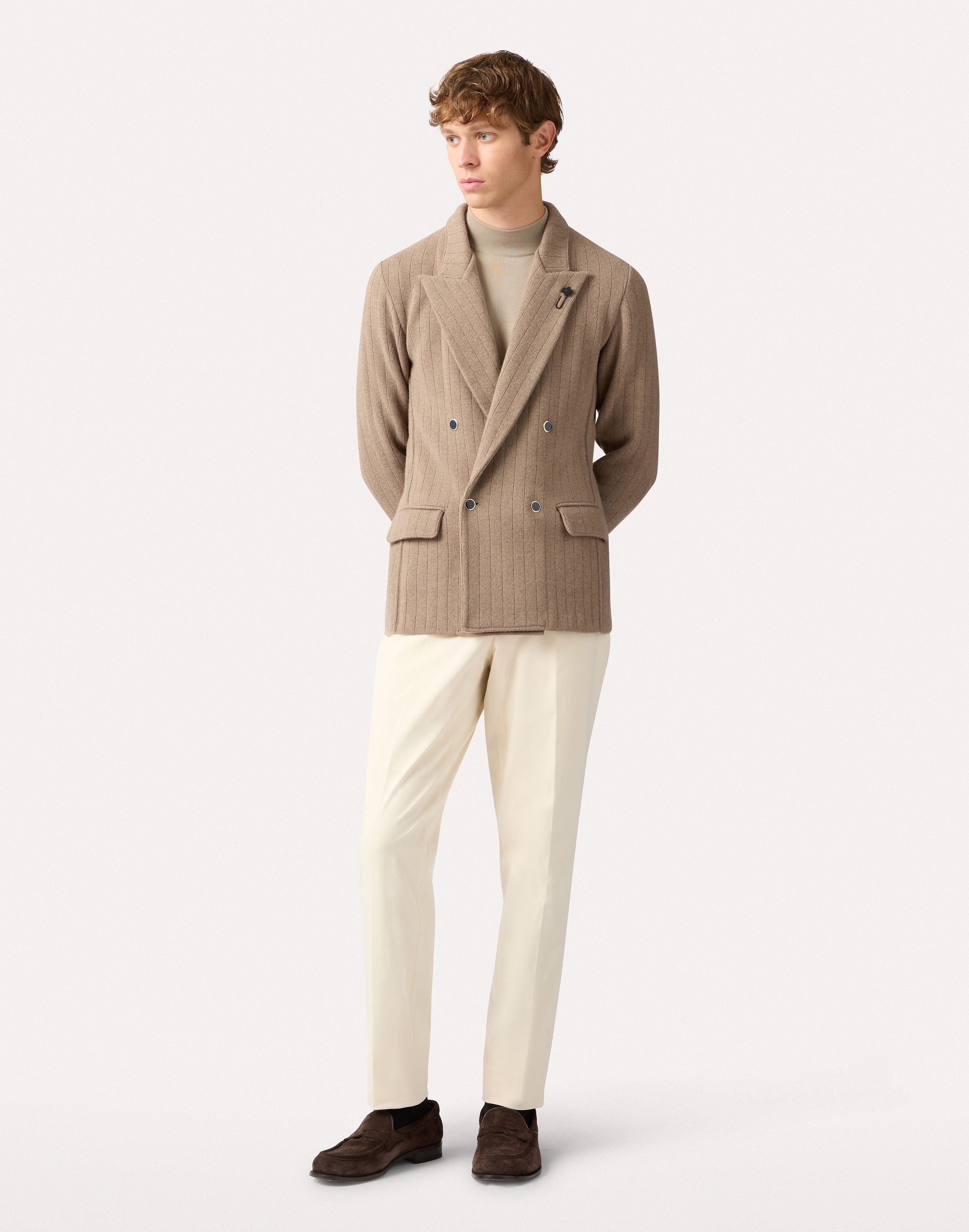 Giacca nocciola in maglia doppiopetto con revers a lancia HAZELNUT Lardini 2