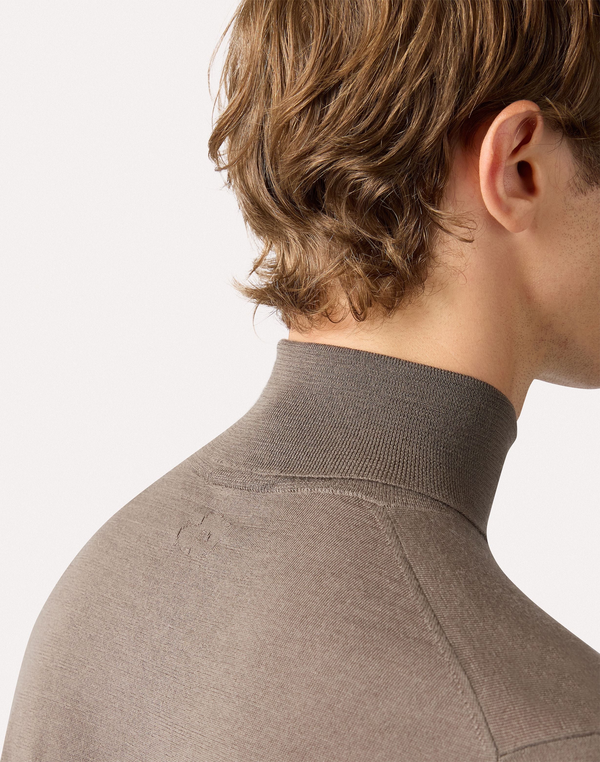 Col roulé couleur brun foncé en laine, soie et cachemire HAZELNUT Lardini 3