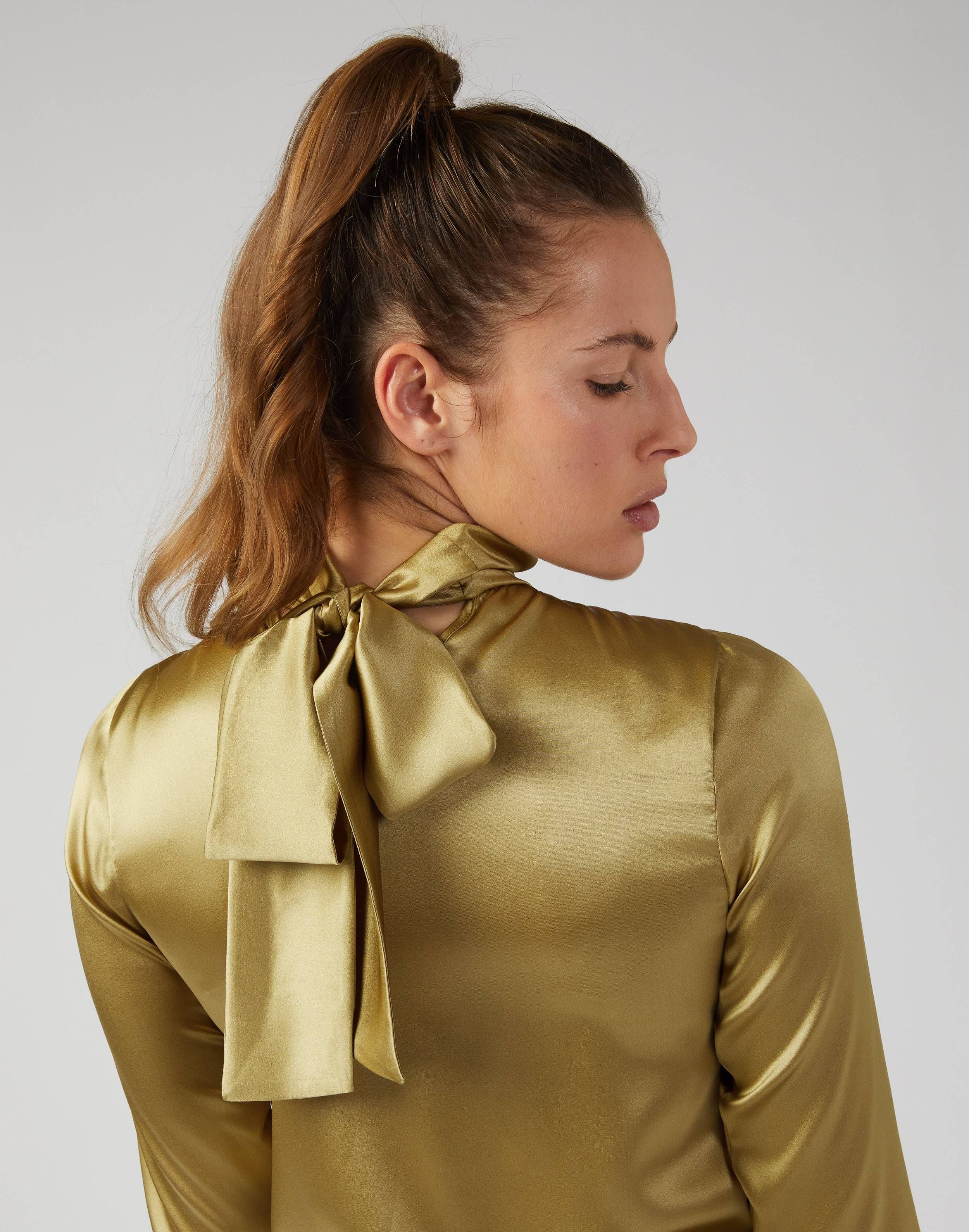 Green top in stretchy silk satin with a bow detail