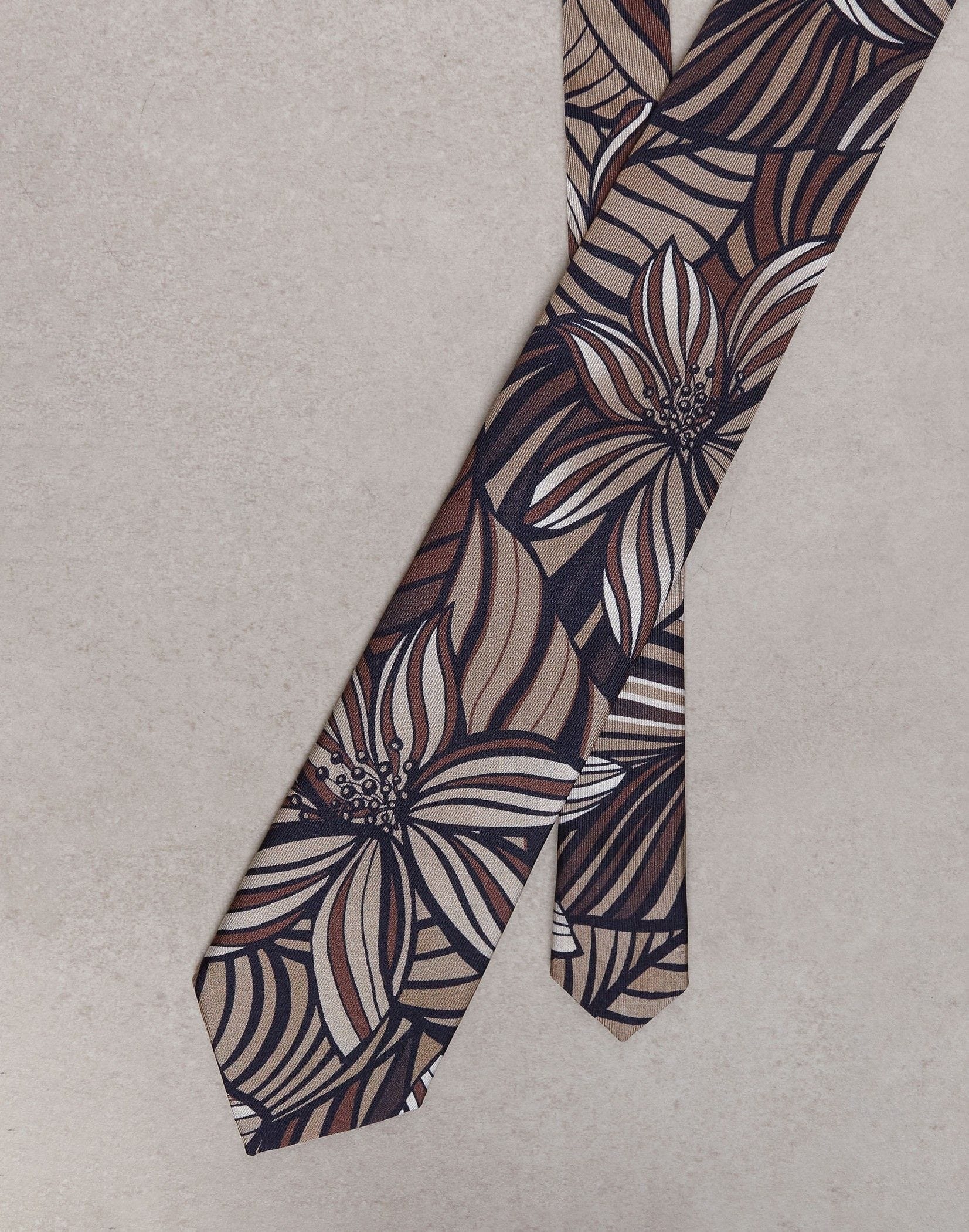 Printed silk tie with floral pattern