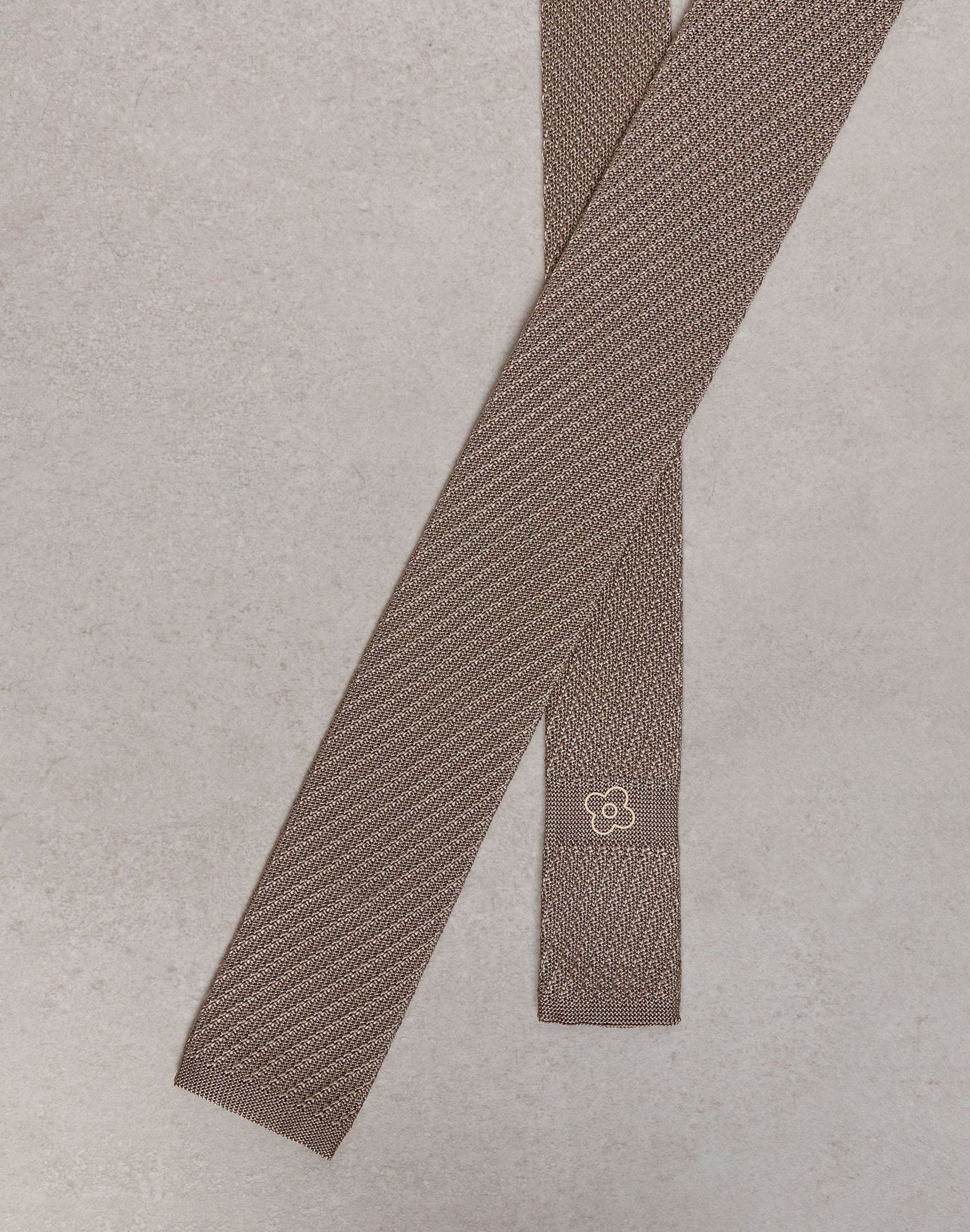 Tricot tie with jacquard design