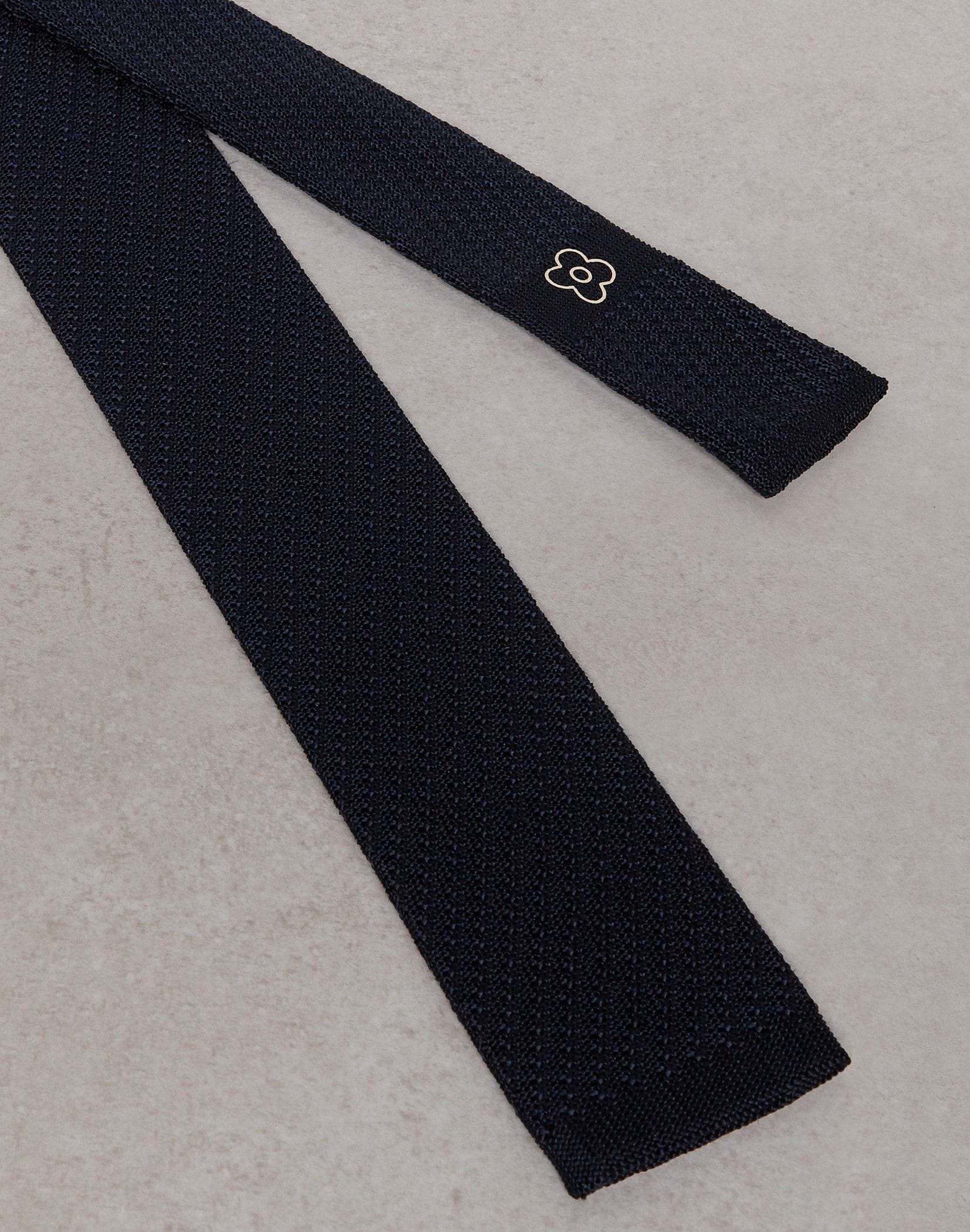 Silk knit tie with jacquard design