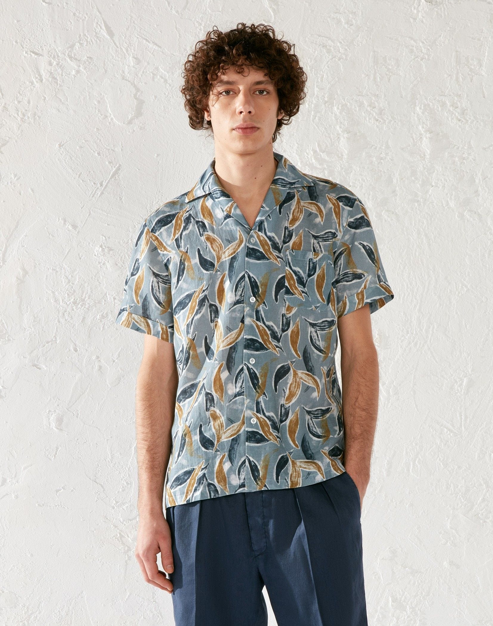 Light blue linen research shirt with leaves print