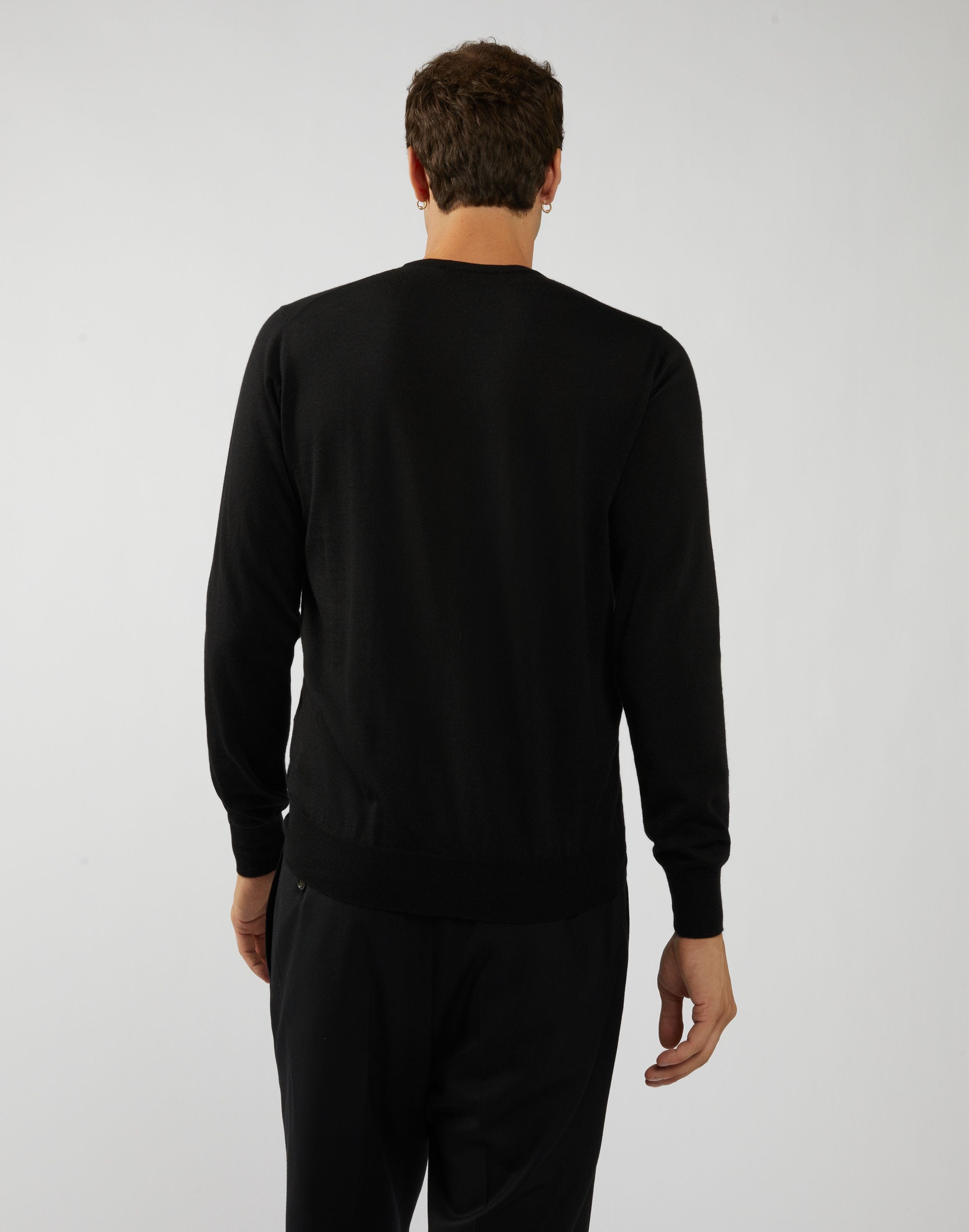 Round-neck stockinette-stitch sweater in black cashmere and silk