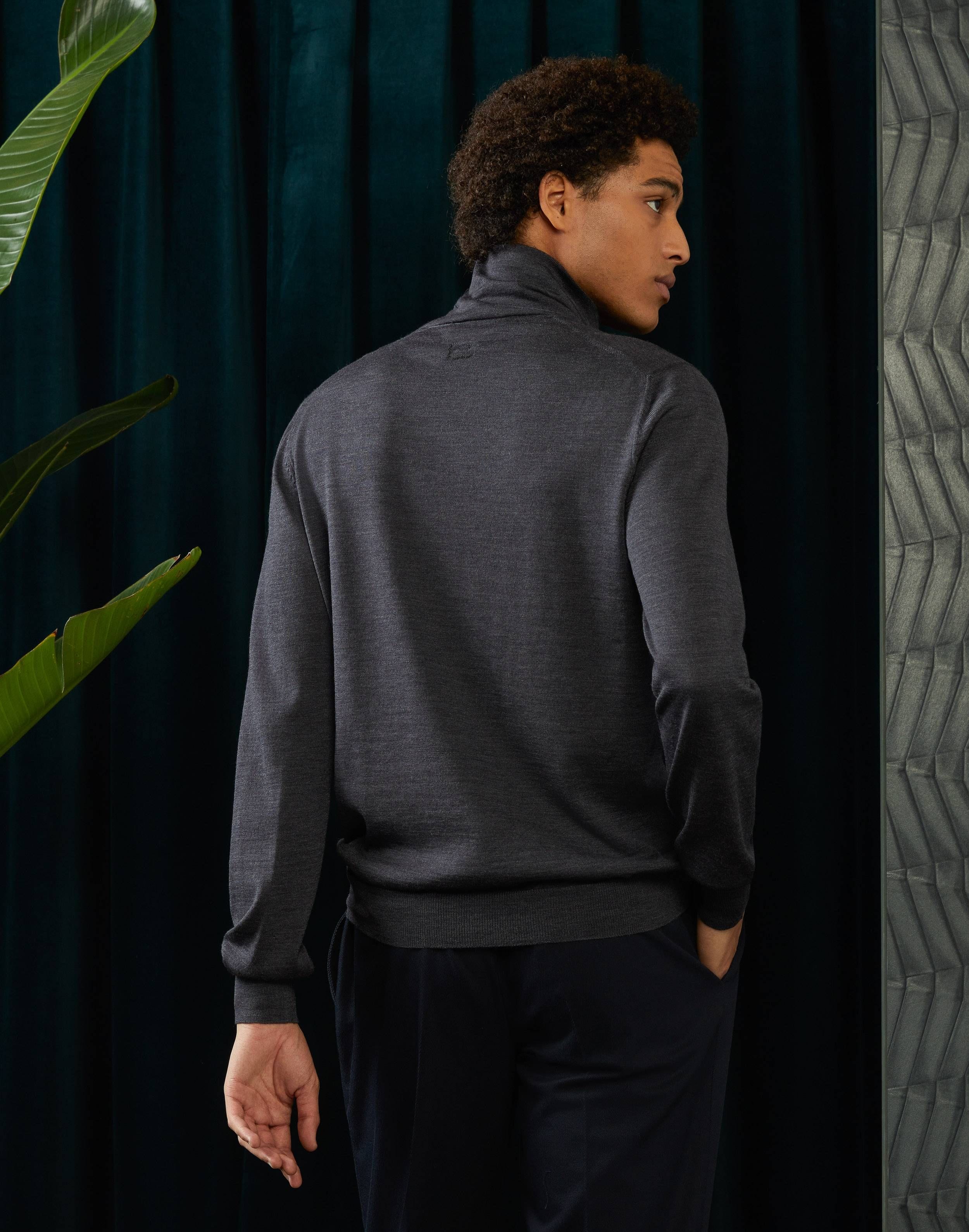 Mock neck sweater in grey total-easy-care worsted wool