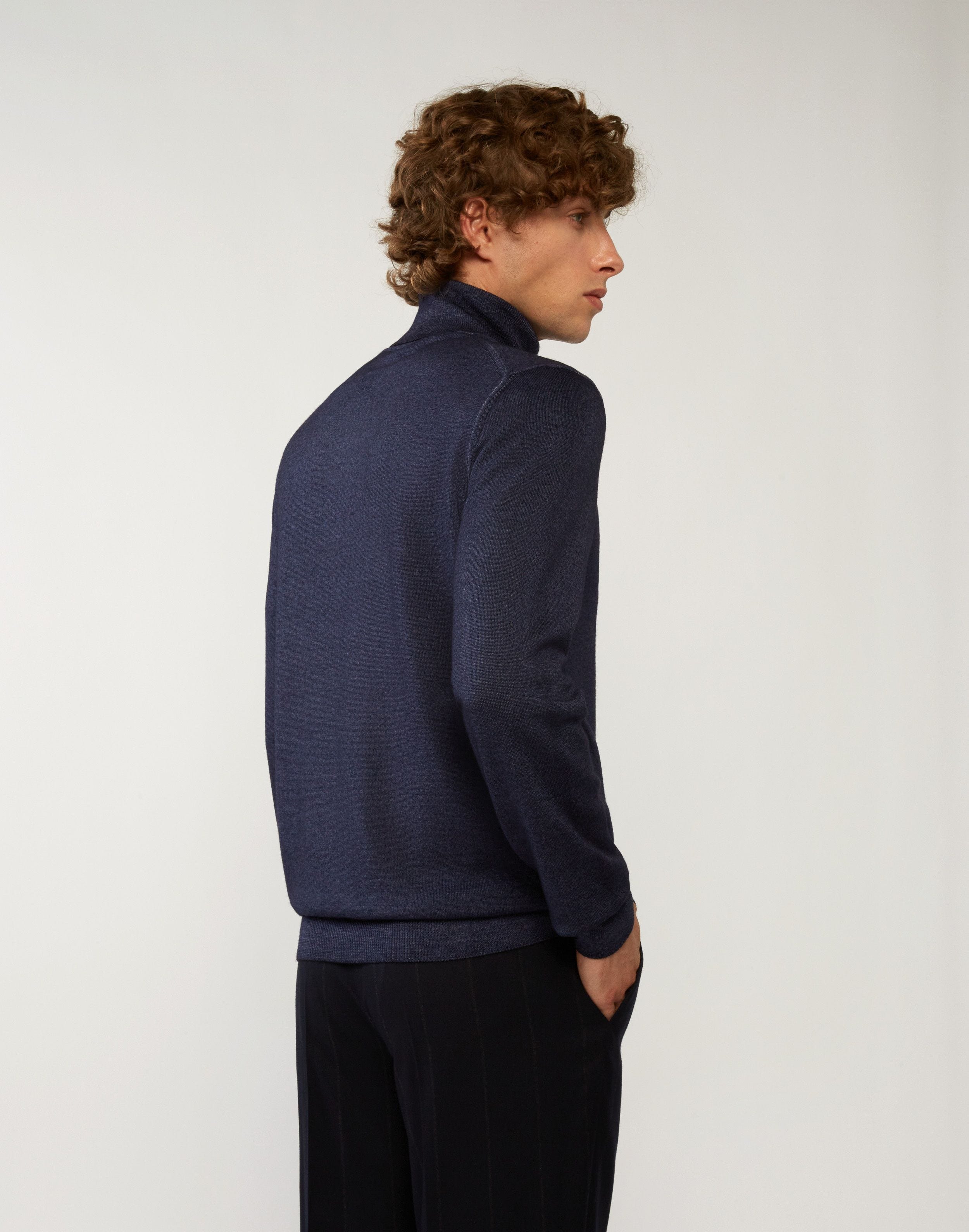 Turtleneck in blue worsted wool