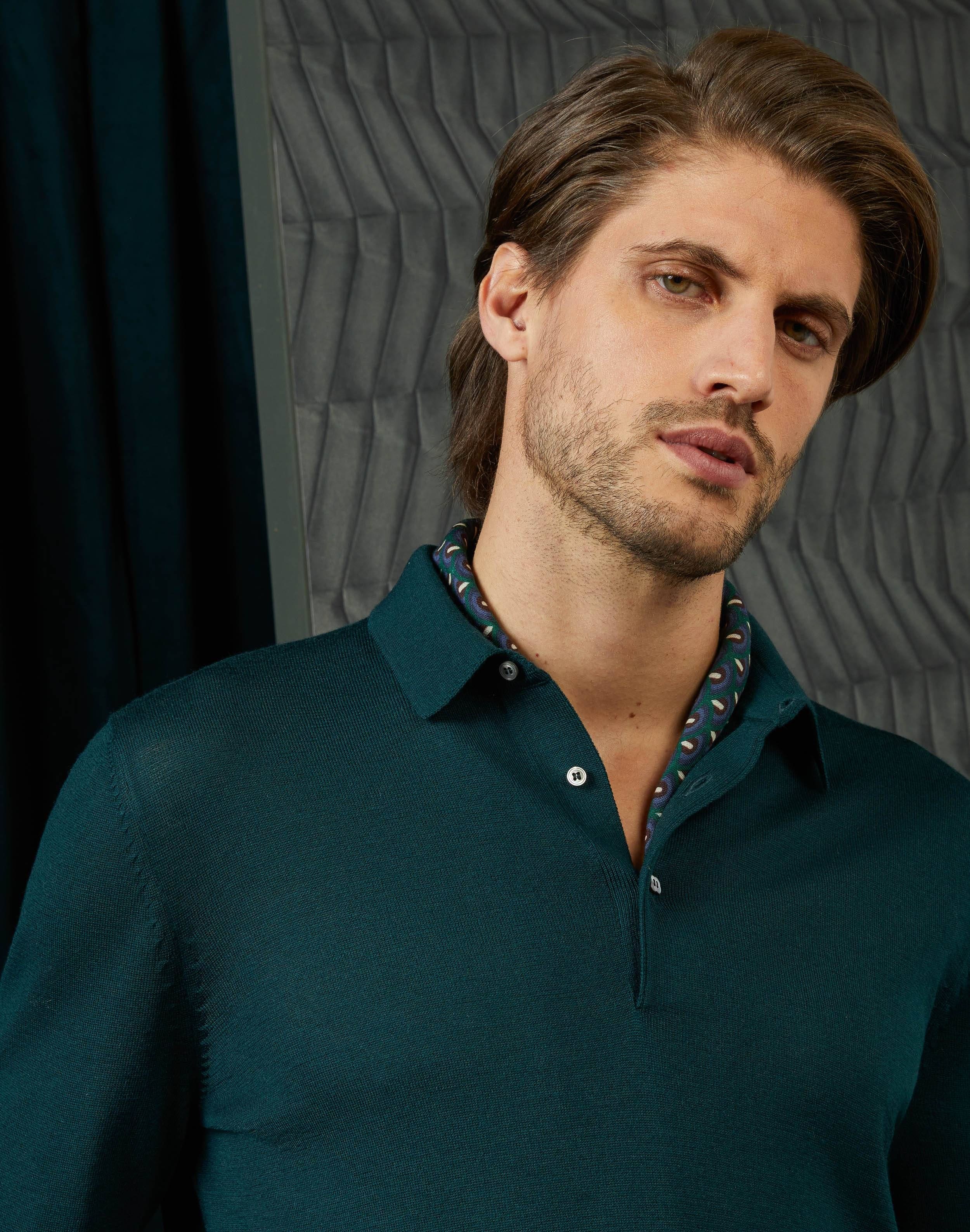 Long-sleeve polo shirt in green worsted wool