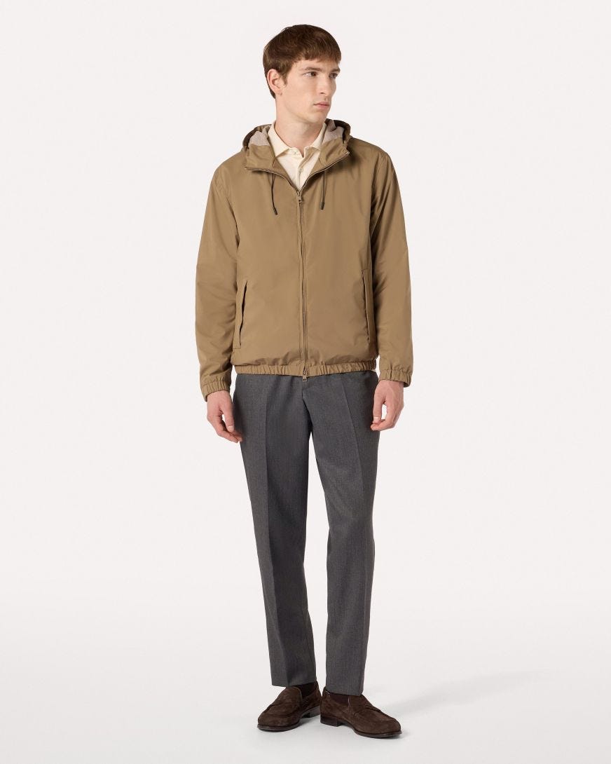 Technische Jacke mit Kapuze