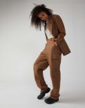 Trousers with cargo pockets in brown wool twill 2
