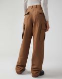 Pantalone con tascone militare in twill di lana marrone 3