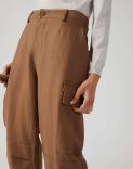 Pantalone con tascone militare in twill di lana marrone 4