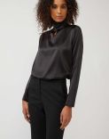 Top in stretchy black silk with a bow embellishment  1