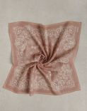Cotton and linen scarf with bandana pattern 2