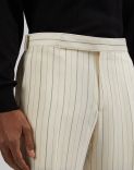 Pantalon Attitude en viscose à fines rayures ondulées 5