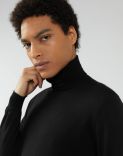 Long-sleeve turtleneck in black silk and cashmere 2
