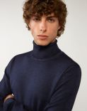 Turtleneck in blue worsted wool 2