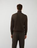 Turtleneck in brown yarn-dyed cashmere 4