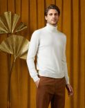 Turtleneck in cream-coloured yarn-dyed cashmere 1