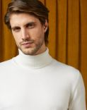 Turtleneck in cream-coloured yarn-dyed cashmere 4
