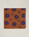Floral-patterned pocket square in gauzy beige and blue wool 1
