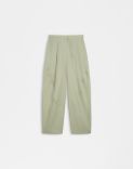 Pantalone ampio a vita bassa in tela di lino verde 1
