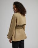 Beige water-repellent double-breasted short trench coat 4