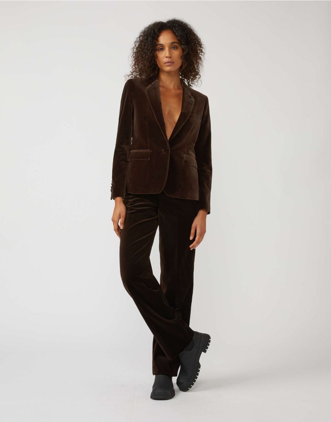 Short jacket in brown velvet