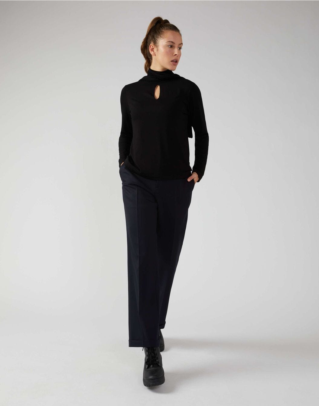 Black top in viscose jersey with bow detail and keyhole neckline