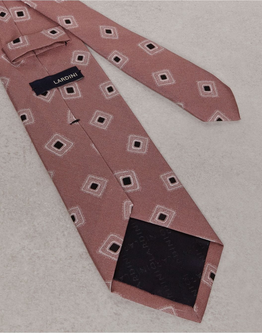 Habutai silk tie with a geometric design
