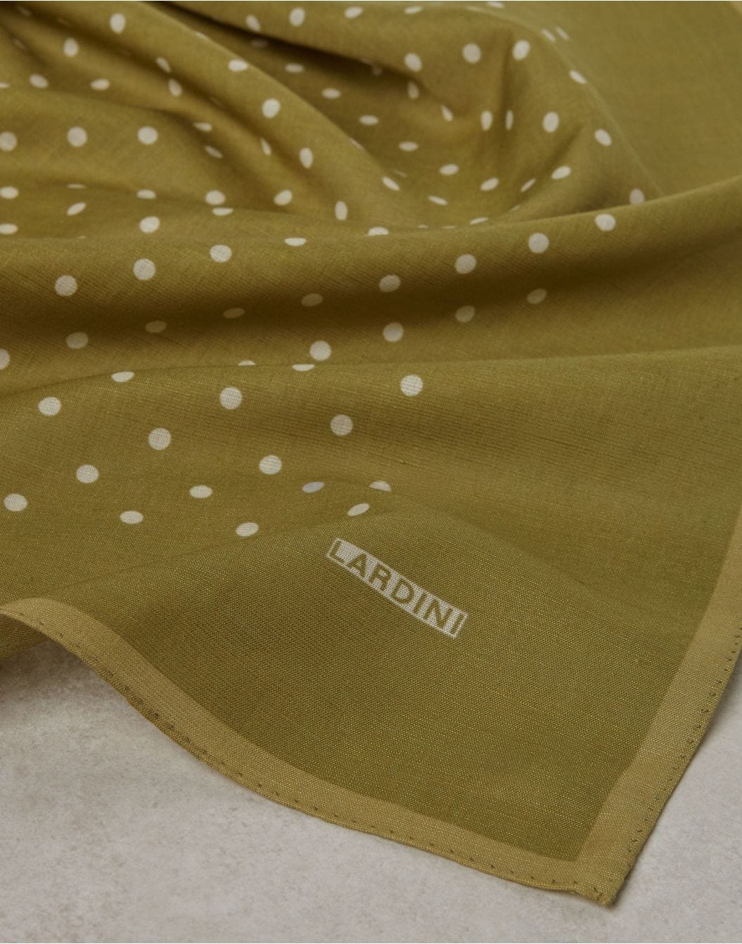 Cotton and linen scarf with a polka dot print