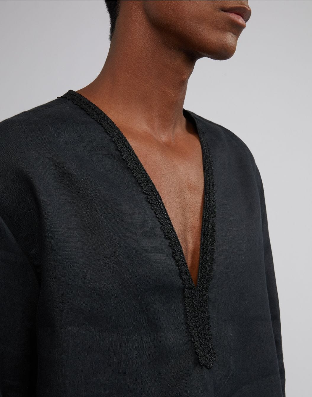 Camicia in tela di lino nera senza collo