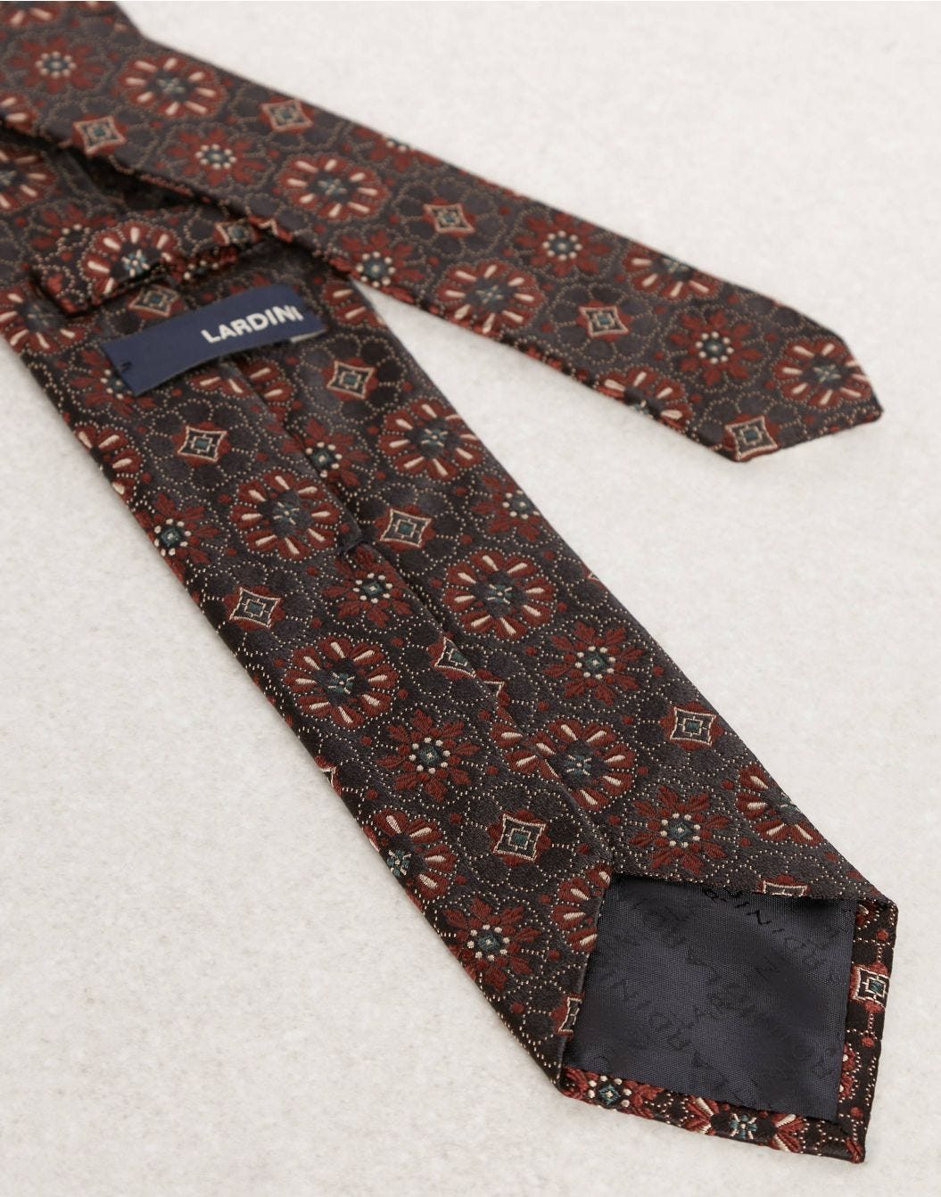 Classic tie in silk with a floral jacquard pattern