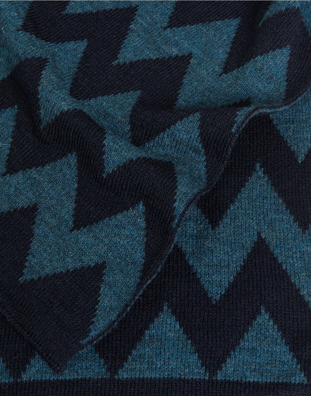 Fishbone-patterned scarf in wool and alpaca
