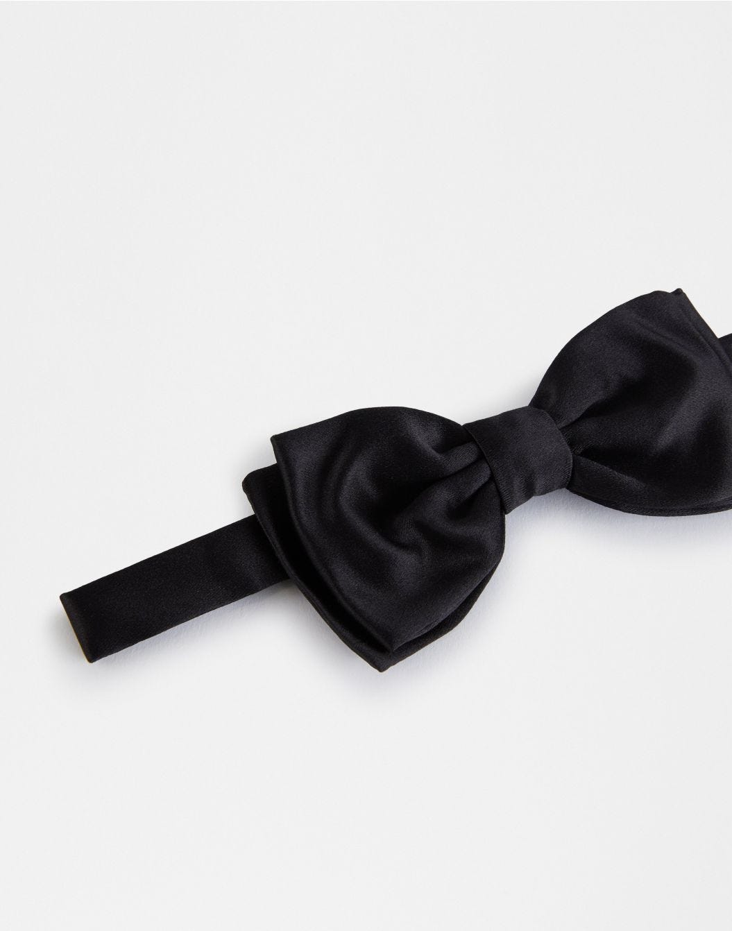Pre-tied bow