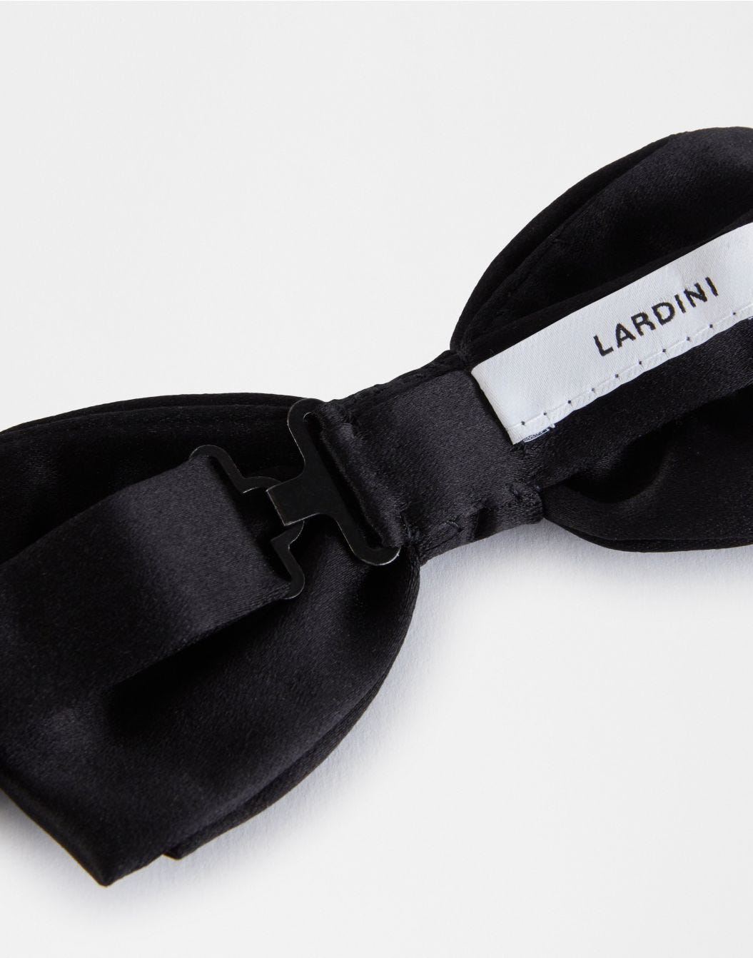 Pre-tied bow