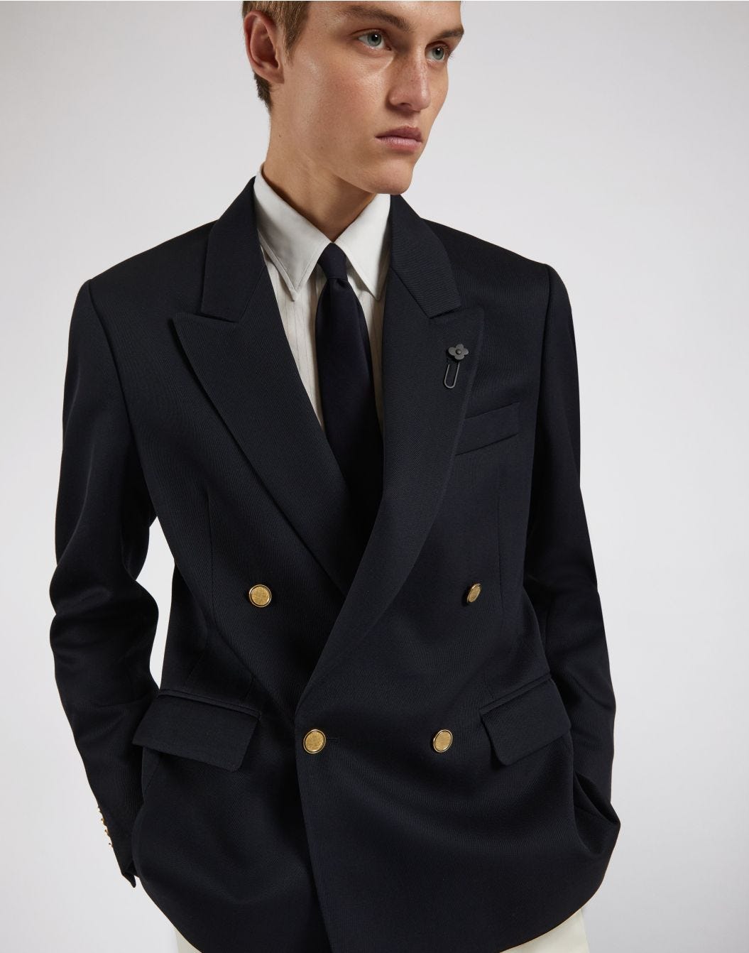Blaue doppelreihige Jacke