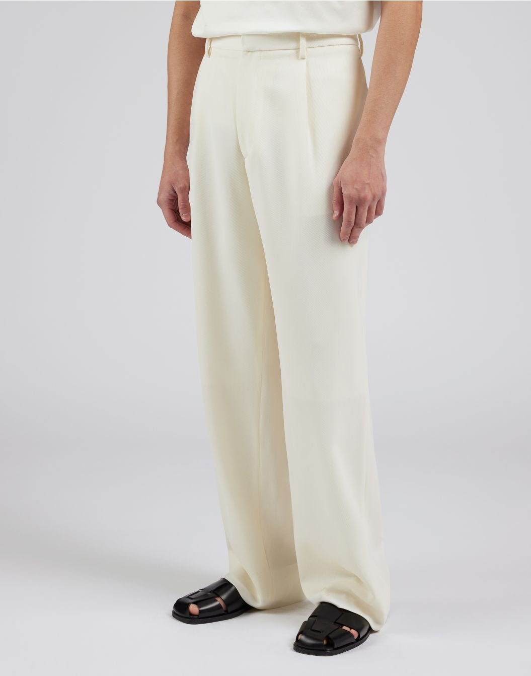 Pantalone color crema con piega in crepe cover