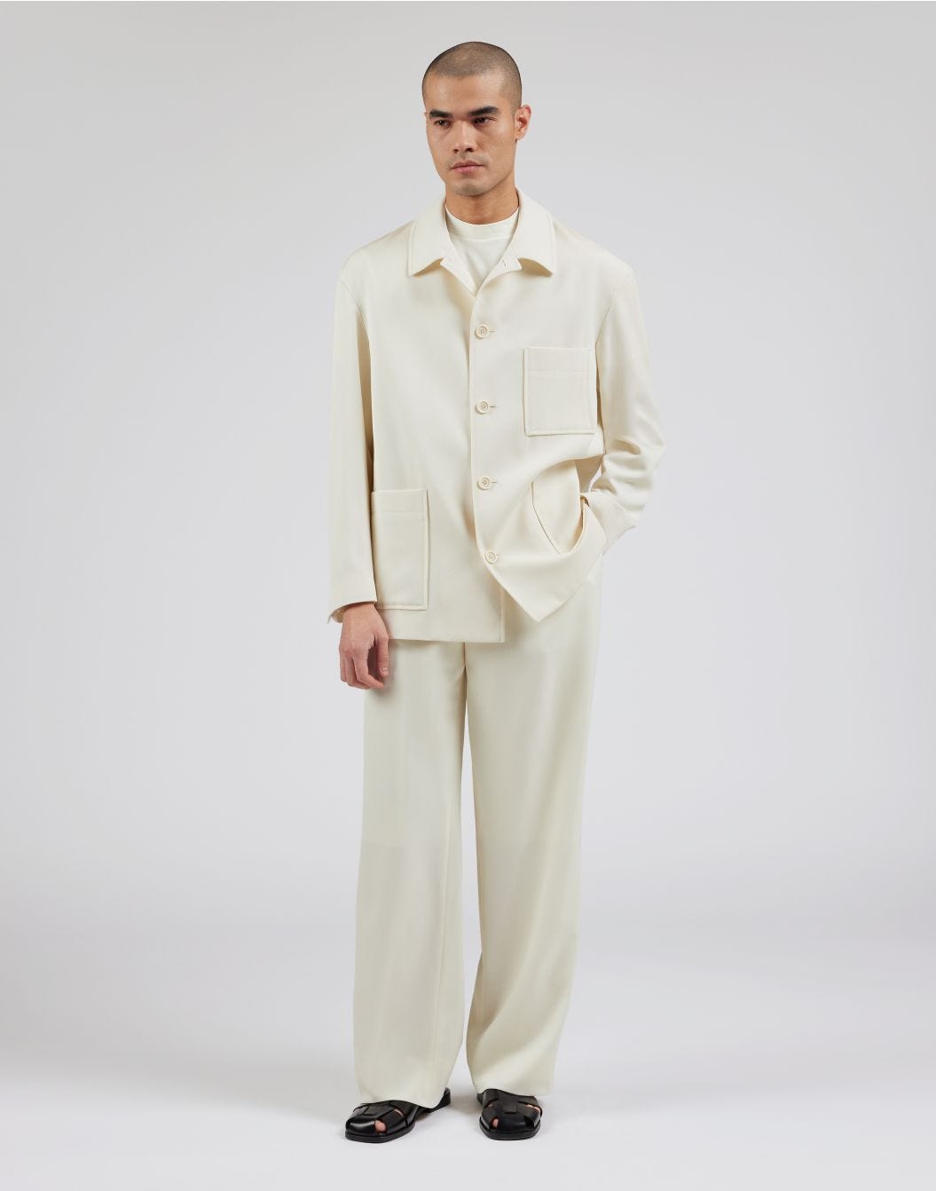 Pantalone color crema con piega in crepe cover