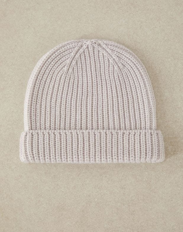 Hat in cream-coloured merino wool