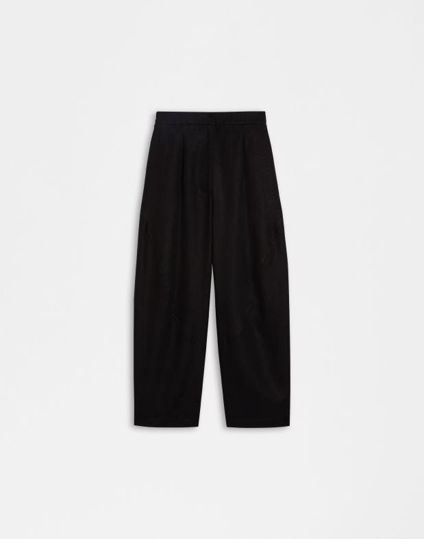 Black linen cloth loose-fitting, low-waisted trousers