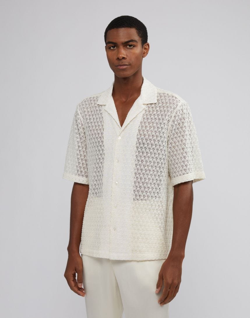 Chemise blanche en macramé avec motif géométrique