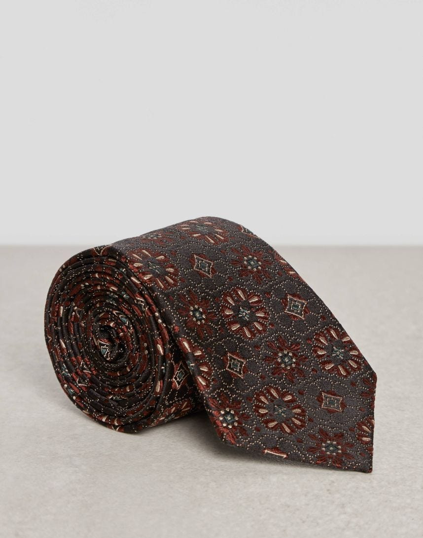 Classic tie in silk with a floral jacquard pattern