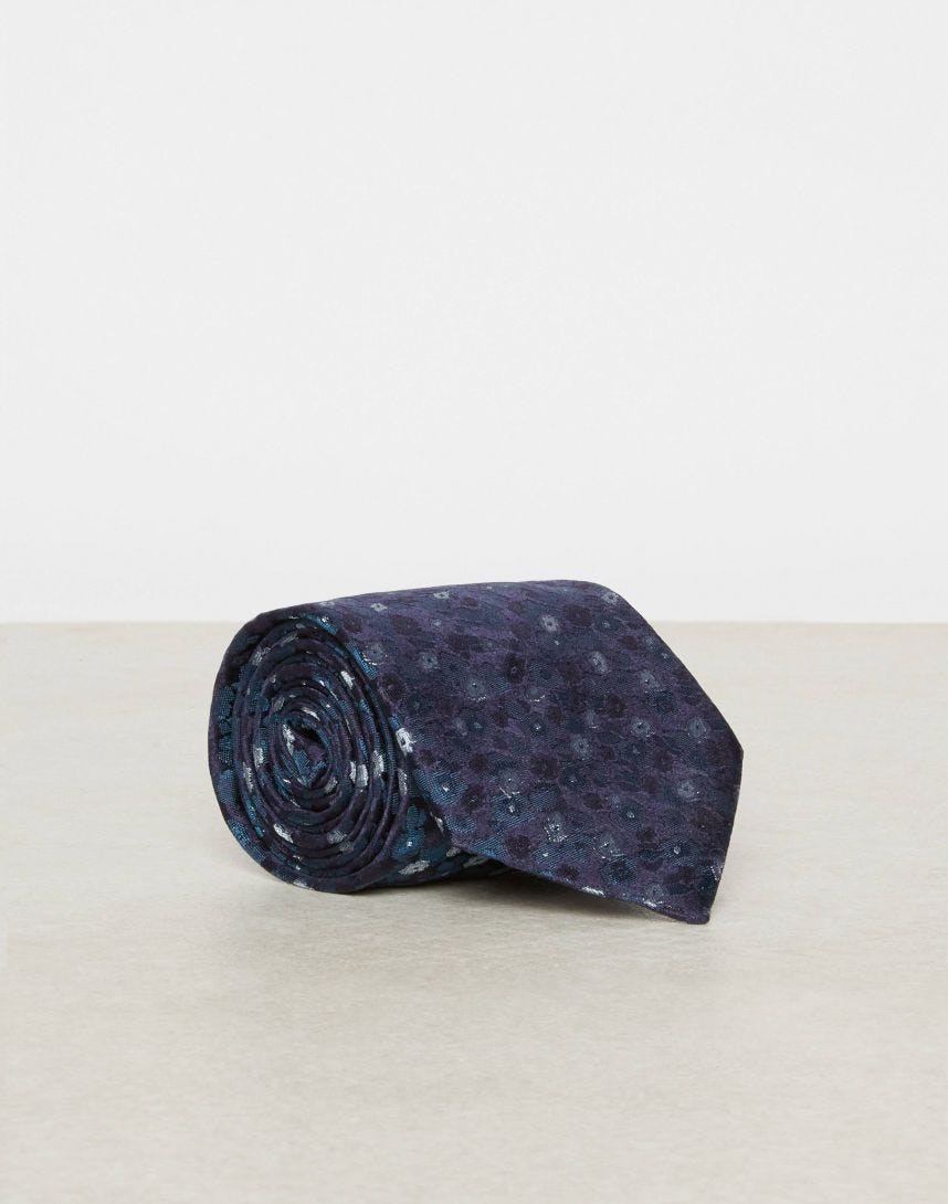 Classic tie in light-blue, white and blue floriated silk