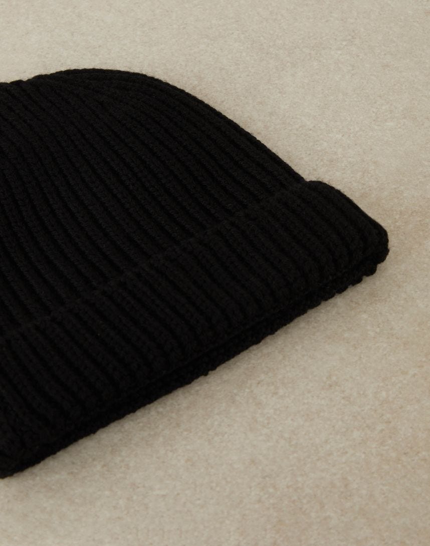 Cappello nero in lana merino