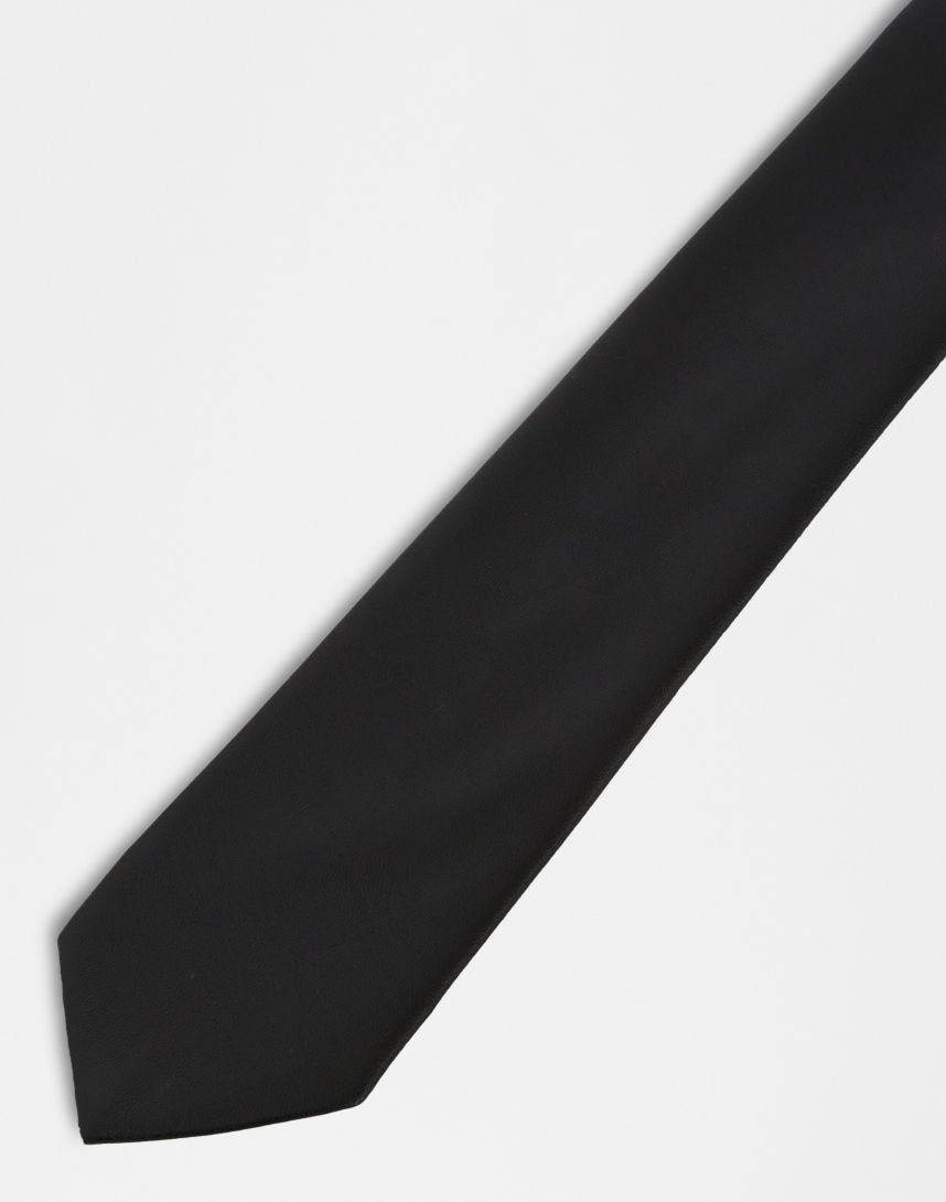 Necktie in black faux leather