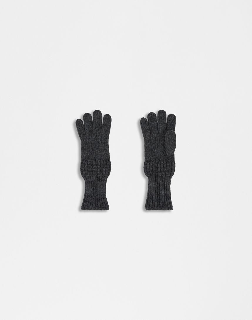 Gray knitted gloves