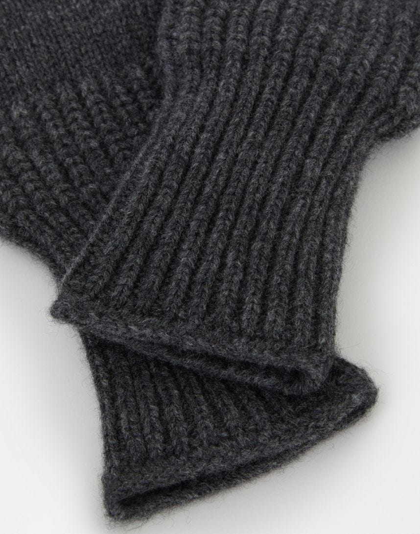Gray knitted gloves