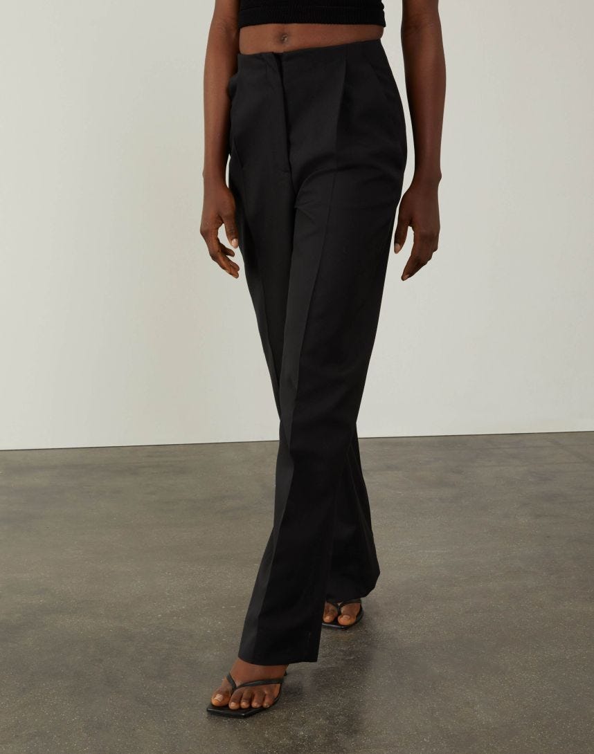 Black high-rise pants with pockets