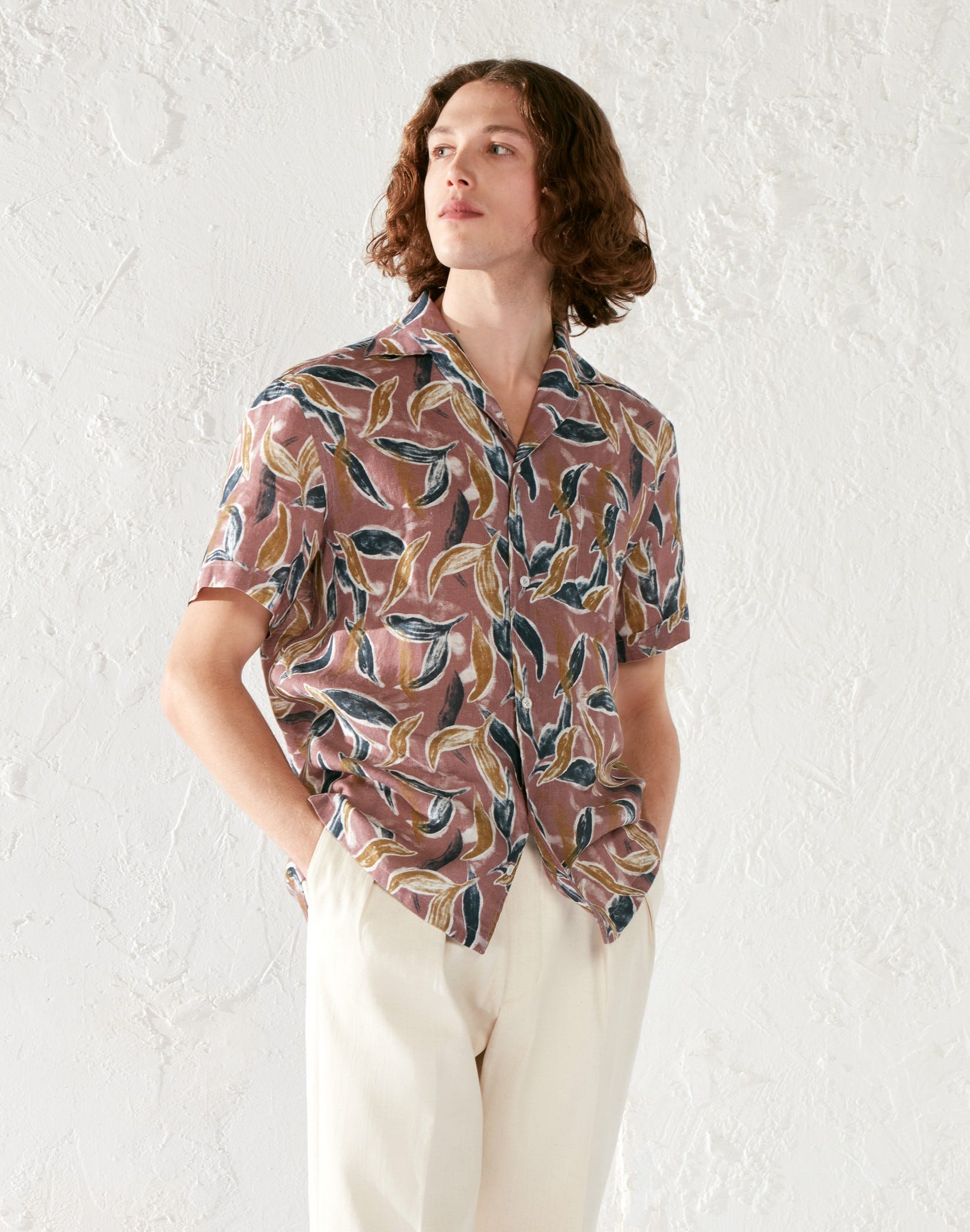 Pink research shirt with leaves print